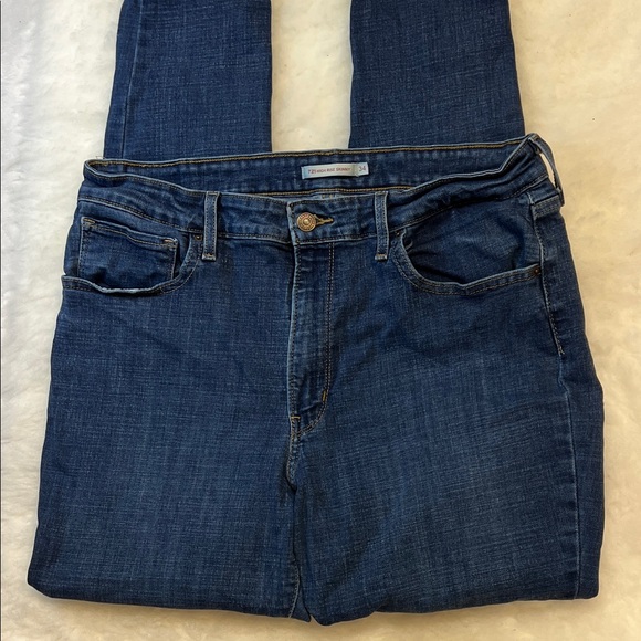 Levi's Women's Dark Blue High Rise Skinny Leg Jeans. Size 34. EUC. - Picture 1 of 6